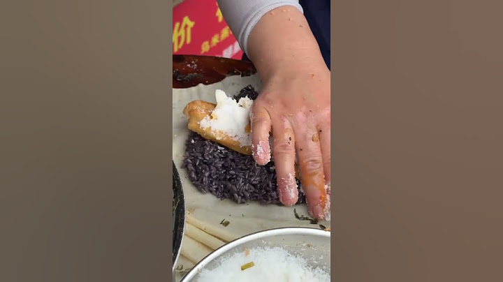 南京小吃麻团乌饭，12一个，咸蛋黄加糖，口感独特，想吃要排队