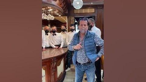 Tako to radi naš Sejo Brajlović, stojanka za svjetski dan konobara