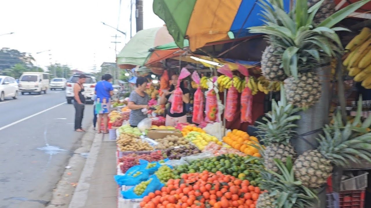 Mama A buying Fruits for New Years Eve! | KUYA A VLOGS