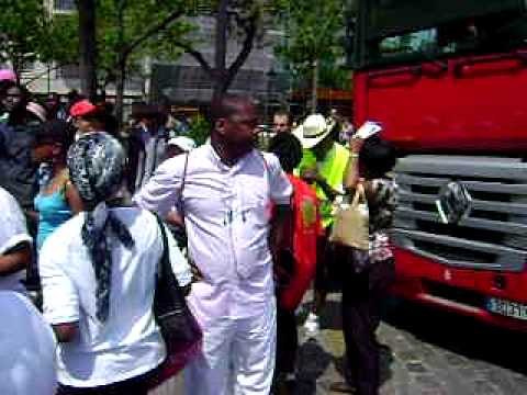 LA MARCHE POUR JESUS 2010 A PARIS (Place d'italie)...