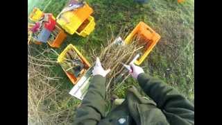 Making small waste wood into bundles for kindling