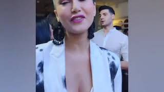 HOT Sunny Leone Naked Pic Show In A Party