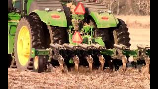 JOHN DEERE 9420R vs. JOHN DEERE 915 V-Ripper