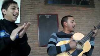 Video thumbnail of "Gitanos cantan a los Chichos en Barceloneta"