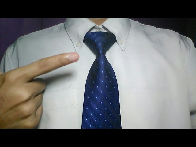 How to Tie a Tie Neatly class=