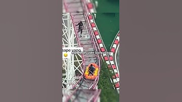 Anh chàng tốt bụng giải cứu gia đình bị mắc kẹt trong cầu trượt nước ☺️