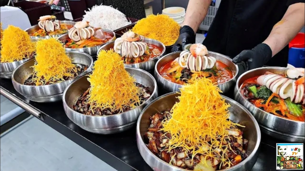 Корейская УЛИЧНАЯ Еда: Рамен ДЖАМБОНГ с Морепродуктами, Черная ЛАПША ...