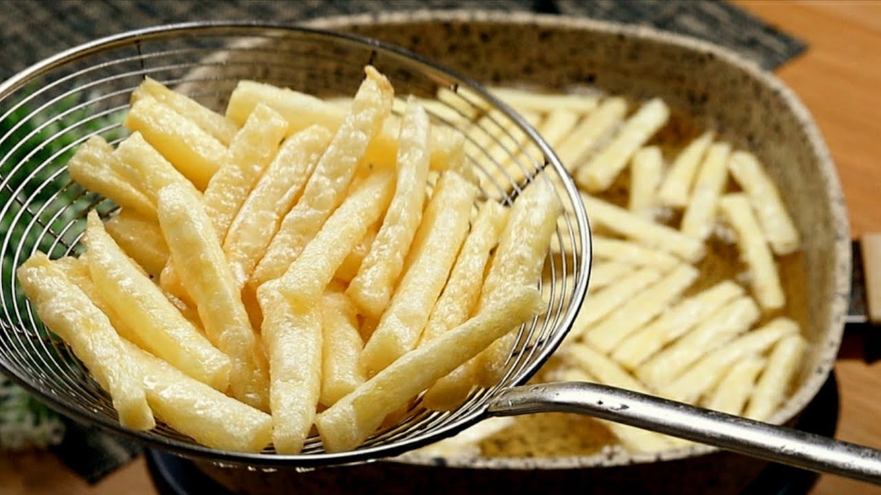 إالبطاطس المقلية المقرمشة🍟بس بملعقة واحدة نشا قرمشة خطيرة وعمرها ما تشرب زيت