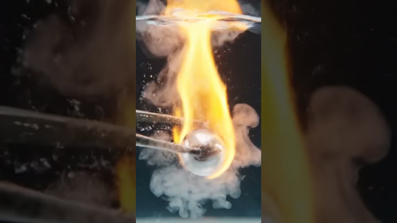 How sodium reacts in water 💦💣 