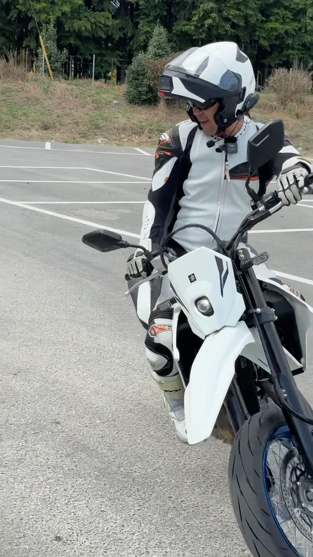 Anyone can easily make a U-turn with the DRZ4SM. Suzuki DRZ400SM