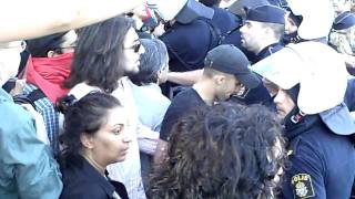 Tazahorat roberoye sefarate Iran dar Stockholm dargiri ba police 20090626 part2