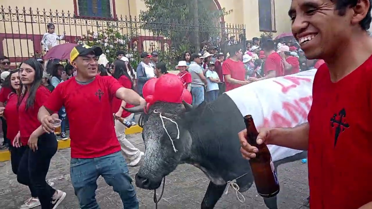 PASEO DE TOROS Y ARMADO DE CASTILLO - SANTIAGO DE CHUCO
