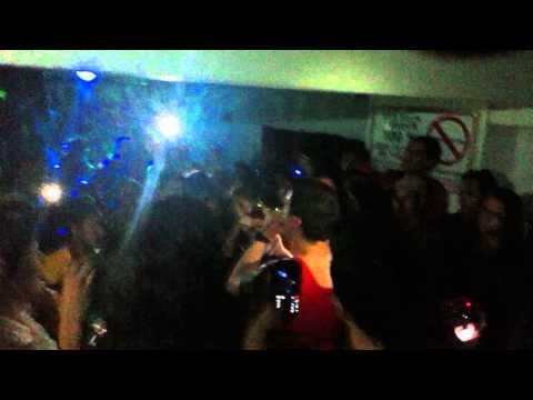 Canserbero en vivo - Querer querernos ( Kilauea Bar - Barquisimeto) Jamz Sessions