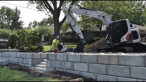 BIG BLOCK WALL CONSTRUCTION!