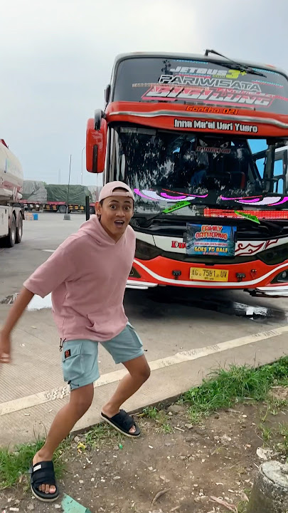 Banyak Bis Ayo Berburu Telolet 🚌