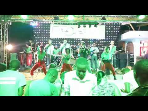 Mapenzi yanauma remix live MJENGONI classic band ndani ya moshi