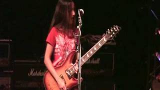 Video-Miniaturansicht von „Desiree' Bassett - Blazin' guitar girl“