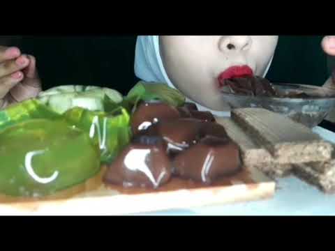 Video: Gulungan Wafer Cokelat Dengan Susu Kental