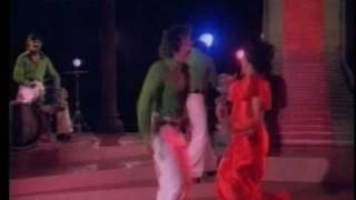 Video thumbnail of "Kamal Haasan, Rajnikanth & Jayapradha - Inimai Niraintha Ulagam - Ninaithale Inikum"