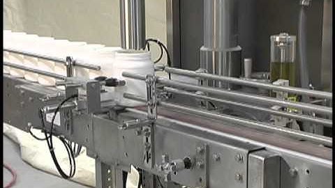 Spee-Dee Servo auger on conveyor system with hydraulic lift for bottom up filling