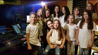 WE ARE THE WORLD - ( Cover by Michael Jackson ) - MARIA NICOLE - BiBi - & FRIENDS chords