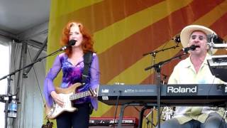 Bonnie Raitt - I Believe I&#39;m In Love With You - Live at Jazzfest New Orleans 2009