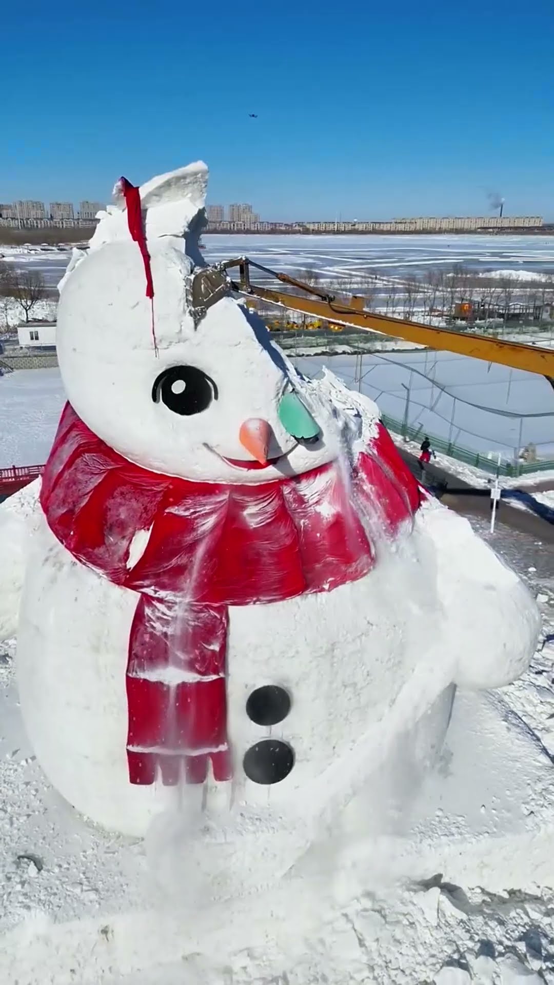 Giant snow man removal process- Good tools and machinery make work easy