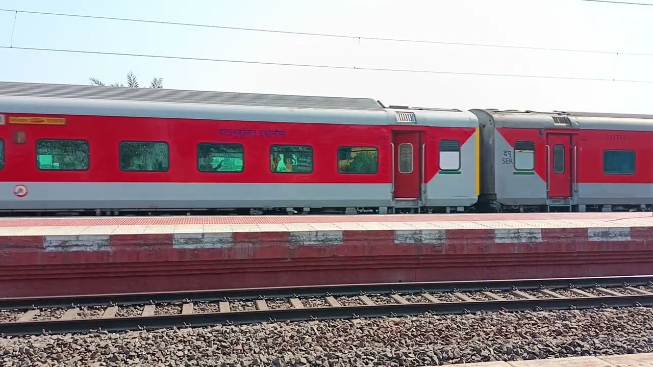 18045 East Coast Express (Shalimar - Charlapalli)