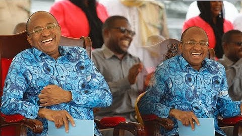 ANAEMUIGIZA SHK NYUNDO LEO USO KWA USO NA DOKTA MWINYI, ONA ALIVYOMUUMIZA MBAVU RAIS WA ZANZIBAR