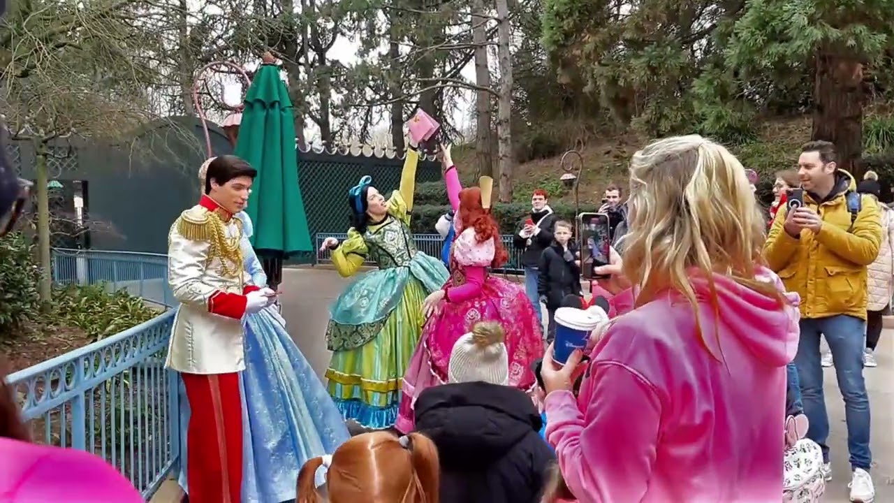 Anastasia and Drizella crashing Cinderella and Prince Charming Meet! - Disneyland Paris