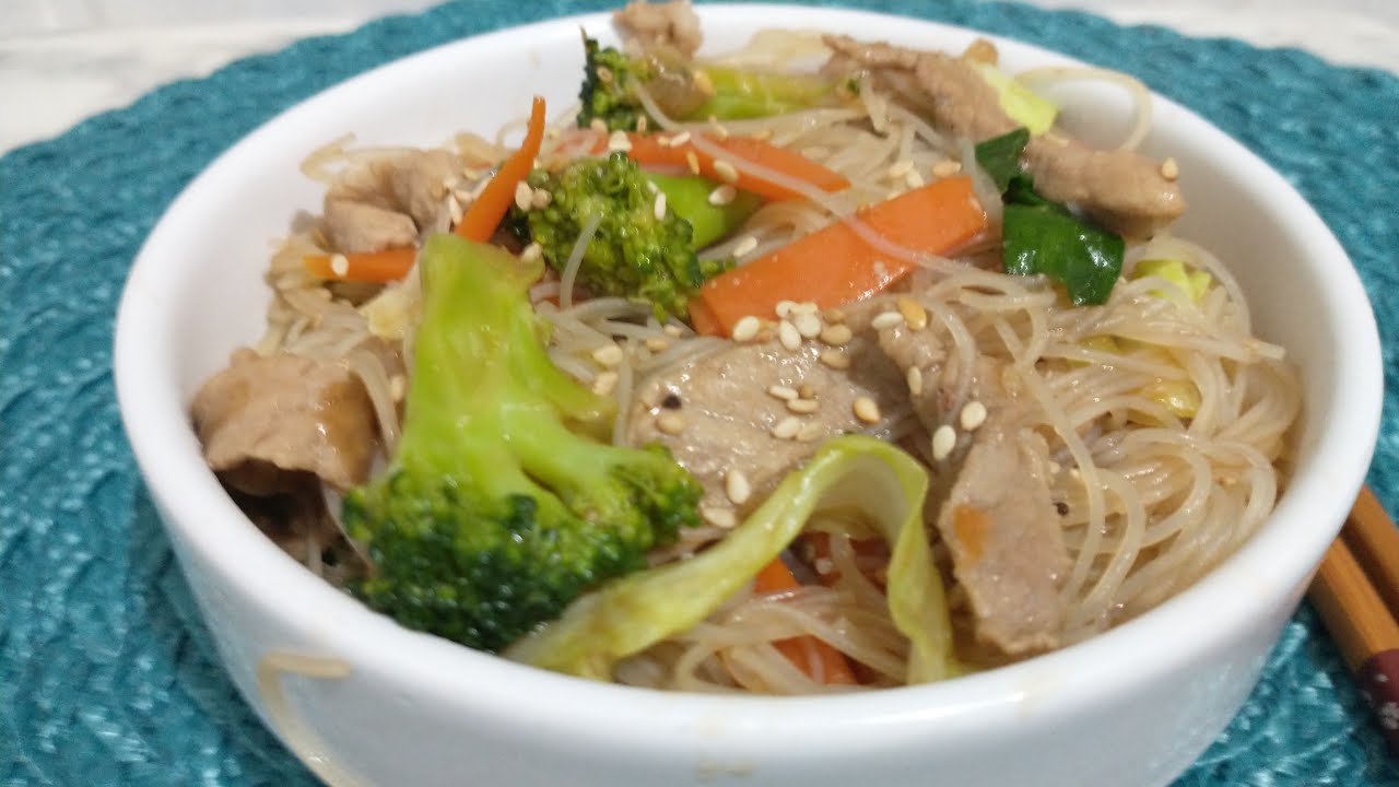 Macarrão Bifum com carne e legumes