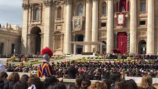 Pope Francis communion, Vatican Easter 2018