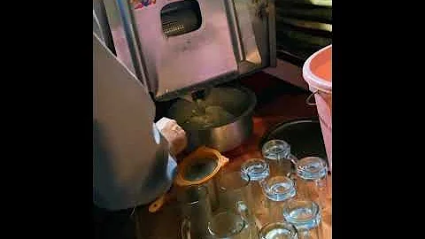 Fresh sugarcane juice in hunza valley.#juicewrld #juice #viral #shorts