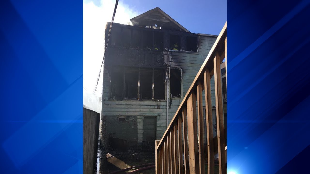 Chicago cops help rescue boy, 7, from East Side fire