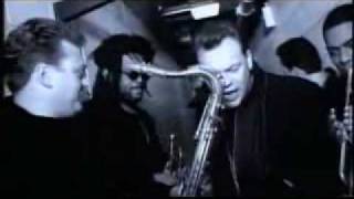 UB40-Can't help falling in love screenshot 5