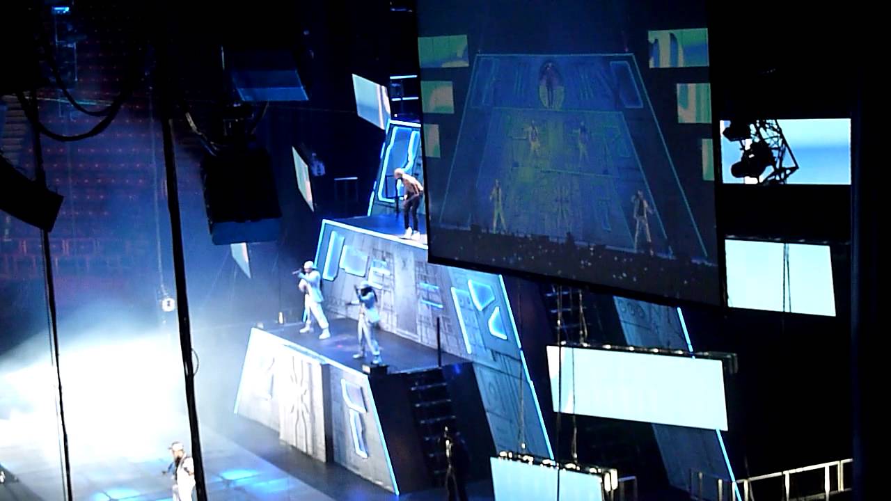 TURN UP THE MUSIC + THE FINAL - Chris Brown concert [PARIS BERCY] 07.12.2012 HD