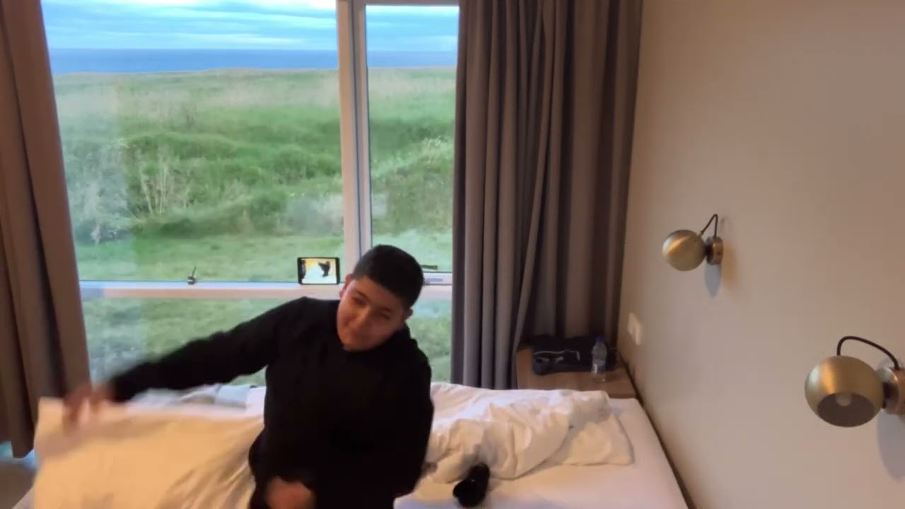 Crazy pillow fight in Iceland 