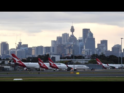 Qantas scraps male and female designated uniforms