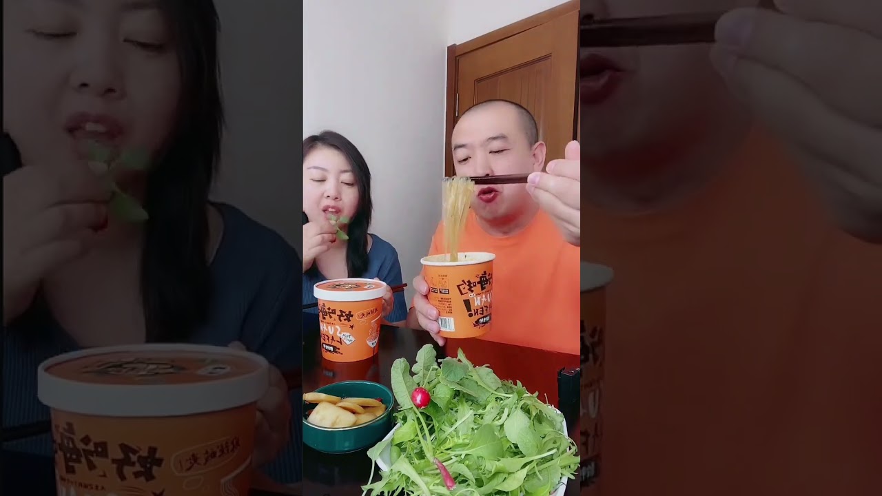 Funny eating and broadcasting