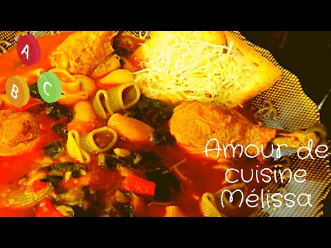 شوربة مقرون وجبة شتوية مشبعة بالسبانخ الخضر والدجاج اختياري Un Repas Consistant Très Bon à Déguster