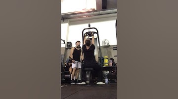 Lat machine triangolo 5x15-12-10-8-8 ultima serie 8 ripetizioni 65kg