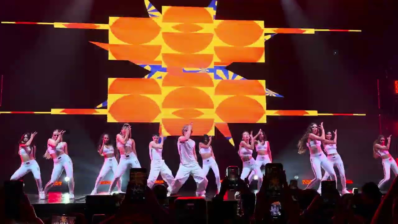 Now United - Intro + Wave Your Flag (Now Or Never Tour 2025) 5. November 2025 - Campo Pequeno Lisboa