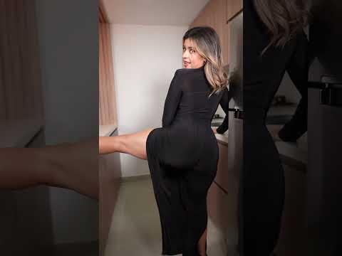 Did you know you can practice this hip mobility exercise everywhere? #explore #hips #twerk #flexible
