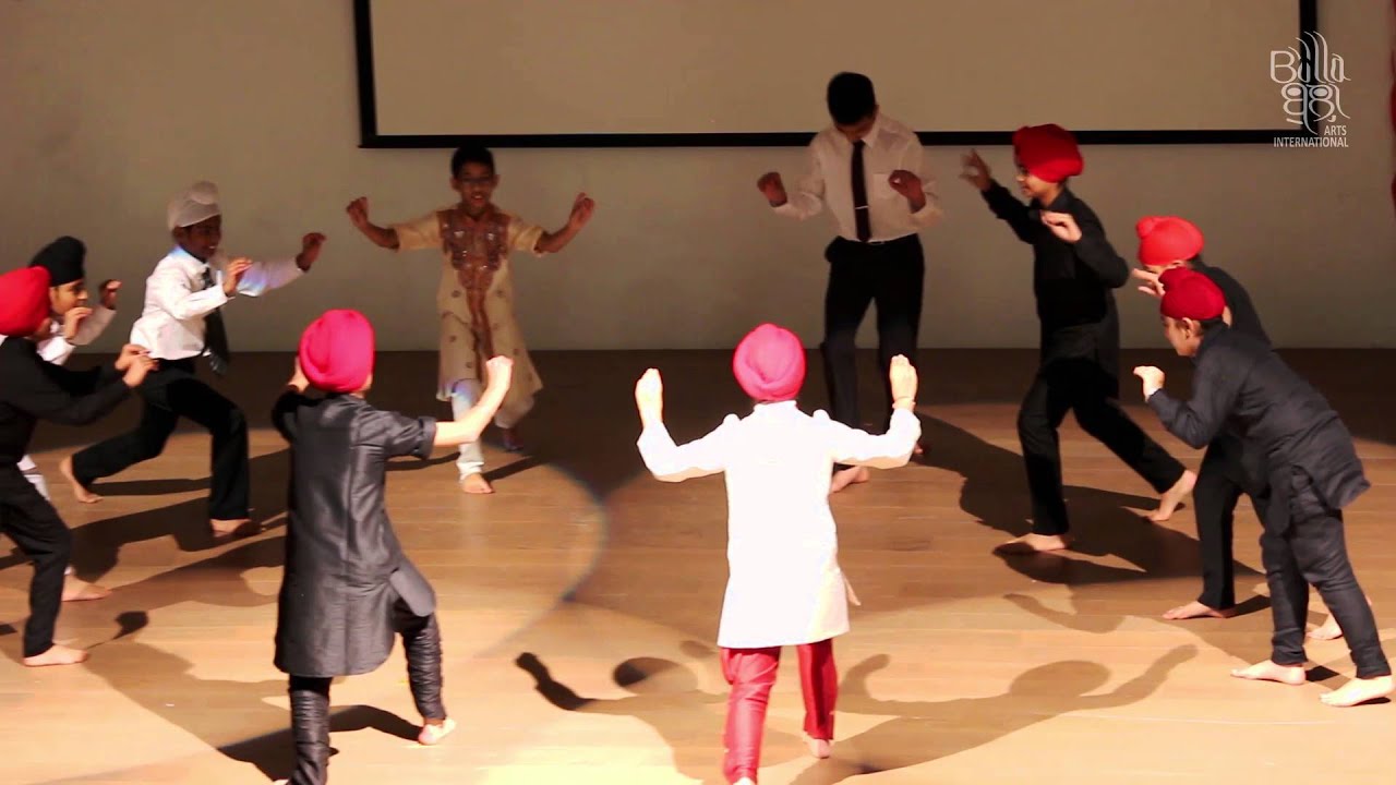 Bulla Ankheeley team performs Vanjali Vaja 2015