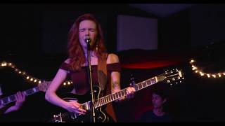 Maddie Melody  performs "Edith" live in Nashville.