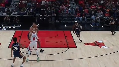 Alex Caruso Shocked Entire Crowd With A Buzzer Beater 3 🔥