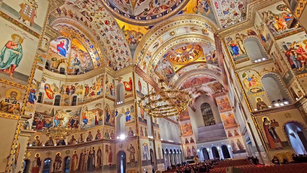 Am intrat în Catedrala Mântuirii Neamului, cea mai mare biserică ortodoxă