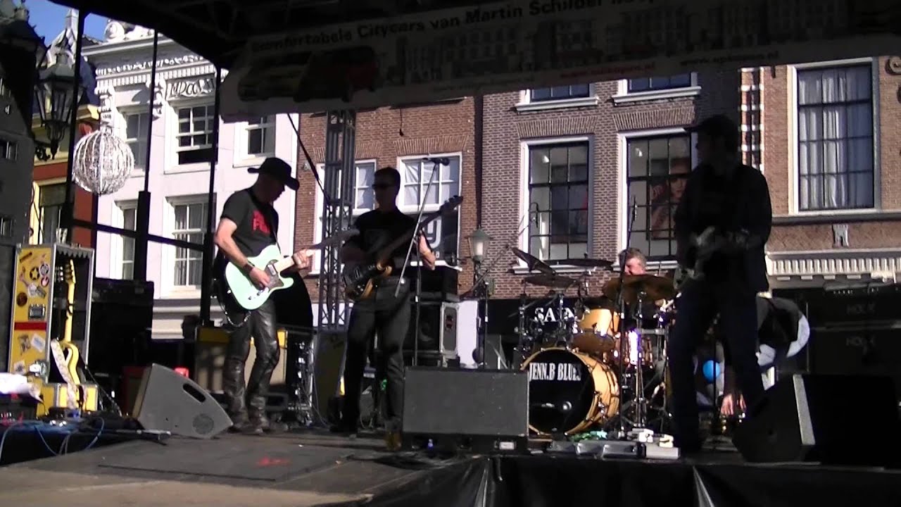 Jenn B Bluesband -  Roadhouse Blues