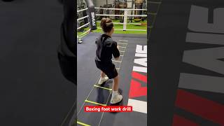 Simple drill to sharpen your feet 👌🏽 #boxingtraining#boxingdrills#footwork#boxingcoach#shorts