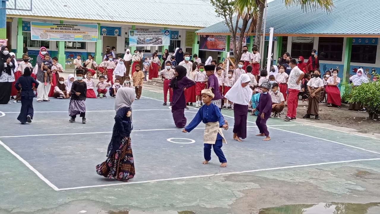 joget Lambak siswa SDN 003 Belakang Padang